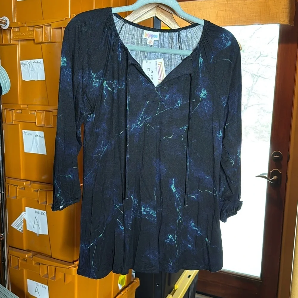 NWT LuLaRoe Debra Peasant Top XS Black Blue Green Tie Dye 3/4 Sleeve Blouse - Picture 3 of 9